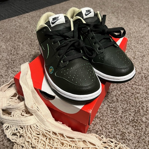 Nike Dunk Low LX Avocado - Picture 2 of 4